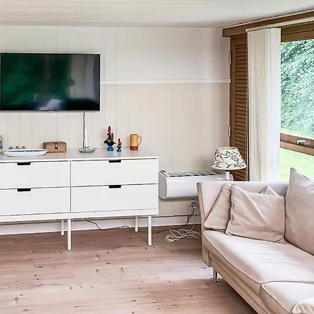 4 Bedroom Gorgeous In Holiday home *