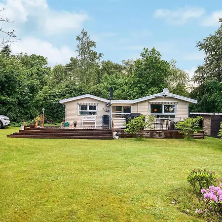 4 Bedroom Gorgeous In Holiday home *